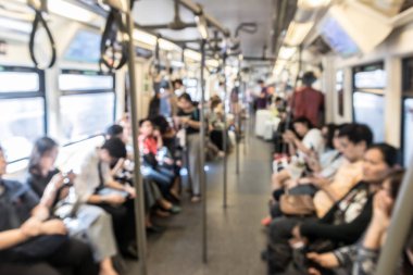 Mevsimlik görüntü tanınmaz Asya halkının şehir metro ile commuting.