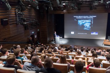 Ljubljana, Slovenya için Eylül, 2016 8 12 Winfocus Dünya Kongresi üzerinde tıpta tanılama üzerinde bir konuşma vermek tıbbi uzman.