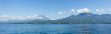 Denizden Agung yanardağı görünümü. Bali Adası, Endonezya