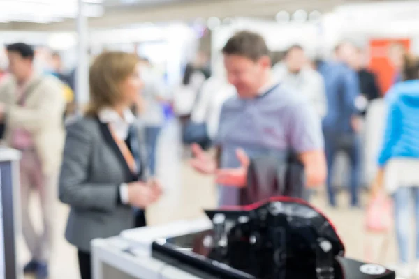 Immagine blured di imprenditori socializzazione e networking al meeting di business e imprenditorialità . — Foto Stock