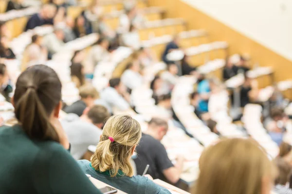 Deltakere på fagforeningssesjon i foredragsrommet . – stockfoto