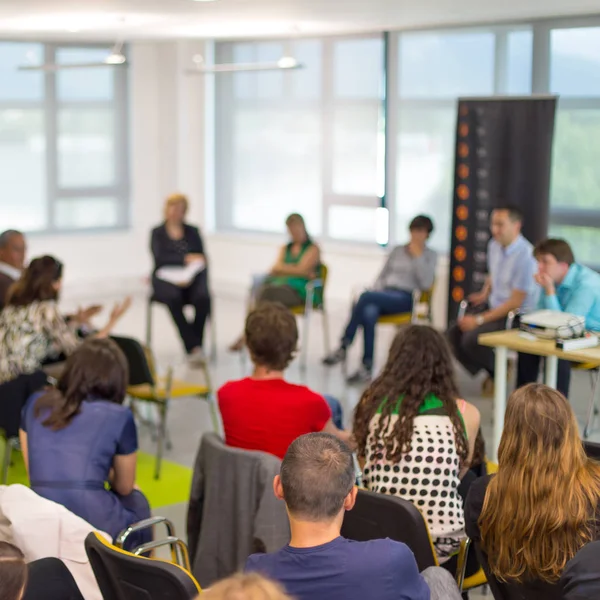 Mesa redonda en el marco del convenio sobre empresas y espíritu empresarial . — Foto de Stock