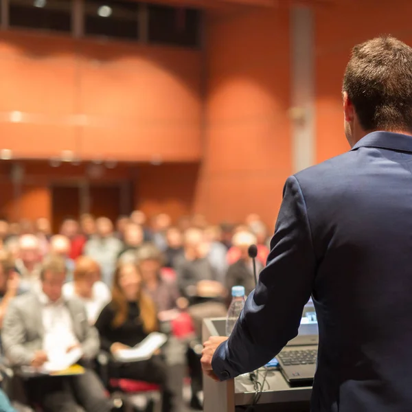 Veřejný řečník přednáší na Business Event. — Stock fotografie