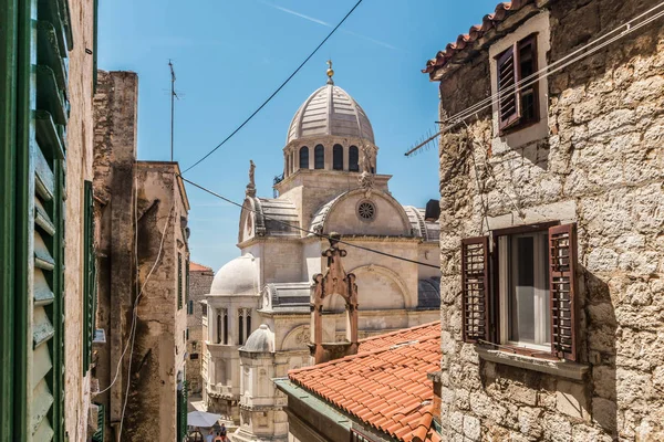 Croatia, city of Sibenik, panoramic view of the old town center and cathedral of St James, most important architectural monument of the Renaissance era in Croatia, UNESCO World Heritage — Stock Photo, Image