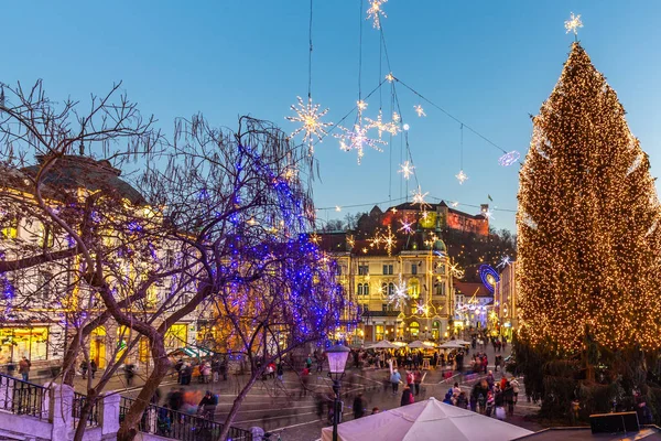 Romantic Ljubljanas city center decorated for Christmas holidays. Preserens square, Ljubljana, Slovenia, Europe — Stock Photo, Image