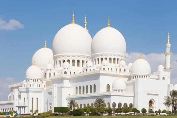 Scheich-Zayed-Moschee in Abu Dhabi, der Hauptstadt der Vereinigten Arabischen Emirate — Stockfoto