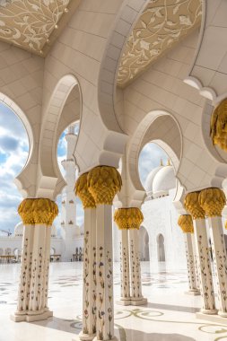 Abu Dabi, Birleşik Arap Emirlikleri 'ndeki Şeyh Zayed Büyük Camii' nin mimari detayları..