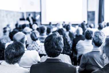 İş konuşmacısı iş konferansında konuşma yapacak..