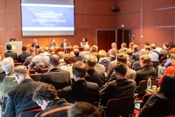 Ronde tafel discussie op zakelijke conferentie evenement. — Stockfoto