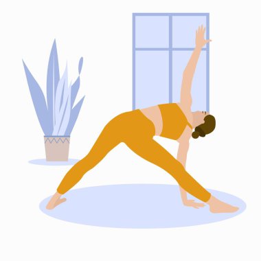 Üçgen Poz Veren Kadın Yogasını İçerde Çalıştırıyor