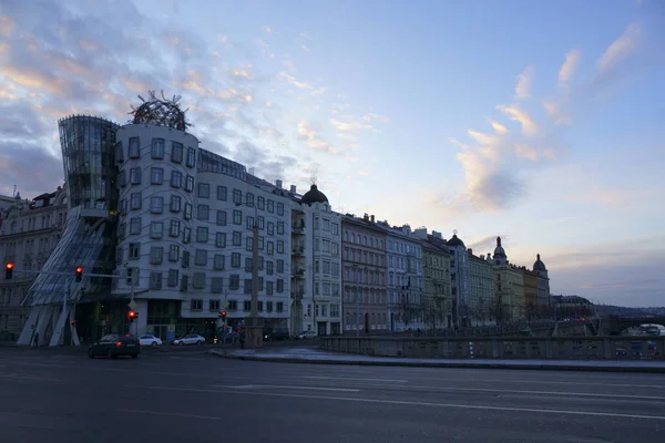 Dancing House Embankment Vltava River Morning — Stock Photo, Image