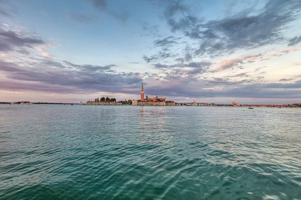 Pohled na ostrov San Giorgio Maggiore, Benátky, Itálie — Stock fotografie