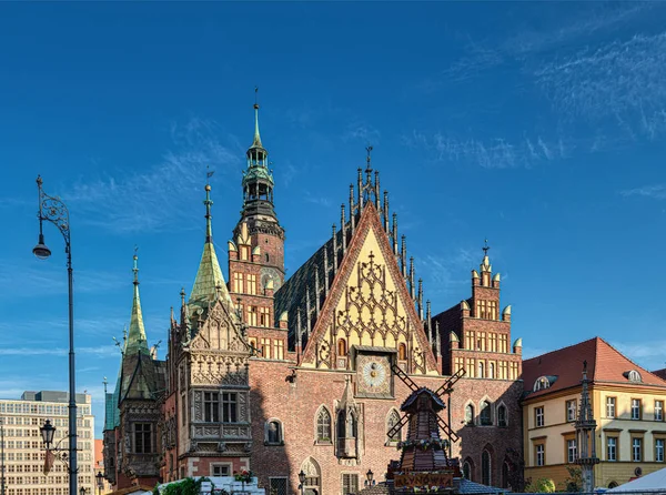 Plaza del mercado y Ayuntamiento en la ciudad de Wroclaw —  Fotos de Stock