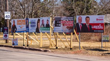 Charlottetown, Pei, Kanada'da 2019 eyalet seçimleri için siyasi partilerin seçim işaretleri ve Milletvekili Referandumu (23 Nisan) 