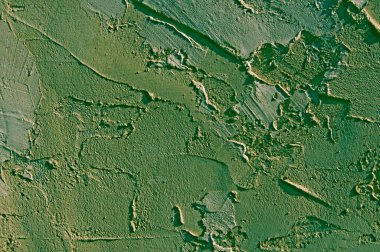 Sert alçılı duvarın dokusu, keskin yeşil renkte vuruşlar, yakın plan.