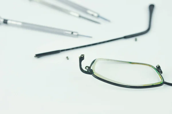 Broken Eyeglasses Grey Background Eyeglasses Repair Concept — Stock Photo, Image