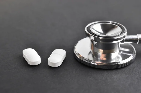 Stethoscope and Pills. — Stock Photo, Image