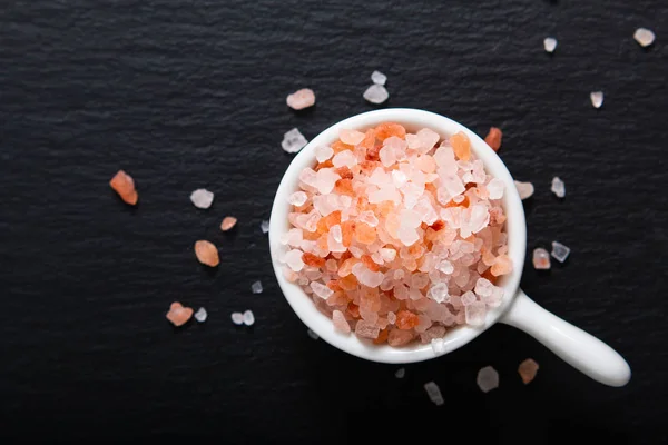 Gezonde Voeding Concept Roze Himalayazout Gegoten Uit Een Glazen Pot — Stockfoto