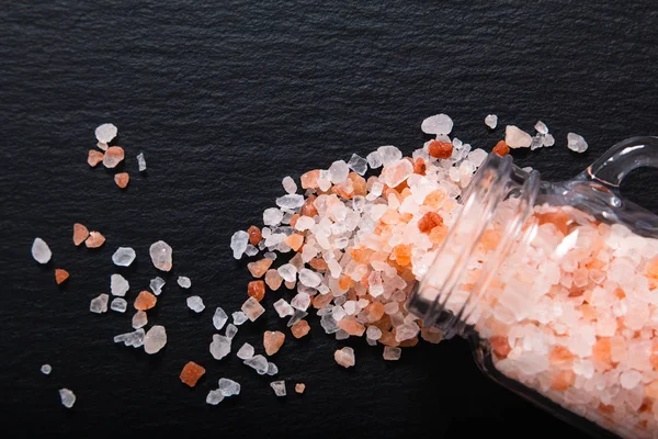 Gezonde Voeding Concept Roze Himalayazout Gegoten Uit Een Glazen Pot — Stockfoto