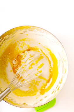 Fırın kavramı çırpılmış yumurta ev için malzemelerle karıştırın