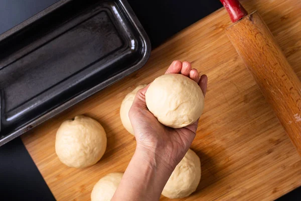 Comida Concepto de hornear Hacer pan orgánico casero de pan de leche suave —  Fotos de Stock