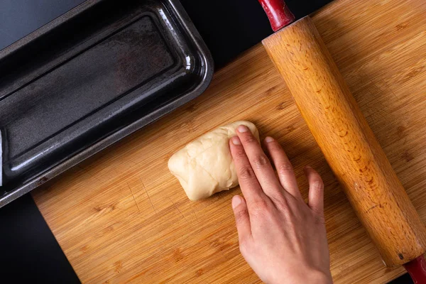 Koncepcja pieczenia żywności Dokonywanie organiczne domowe miękkie mleko chleb chleba — Zdjęcie stockowe