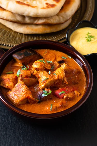 Concepto de comida casero Tandoori pollo Masala curry con naan br — Foto de Stock
