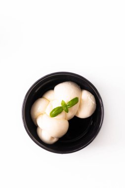Gıda madde kavramı organik mozzarella peyniri siyah ceram