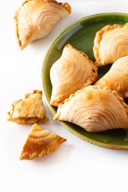 Güney Doğu Asya kökenli gıda kavramı ev yapımı tavuk Curry Puffs