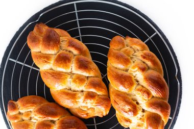 Ev yapımı gıda kavramı süreci örgü ekmek örgü challah hamur