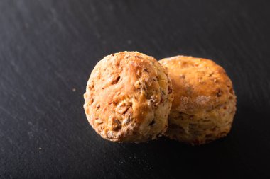 Gıda kavramı Taze pişmiş Ev yapımı tereyağlı, tuzlu Jambon ve peynir 