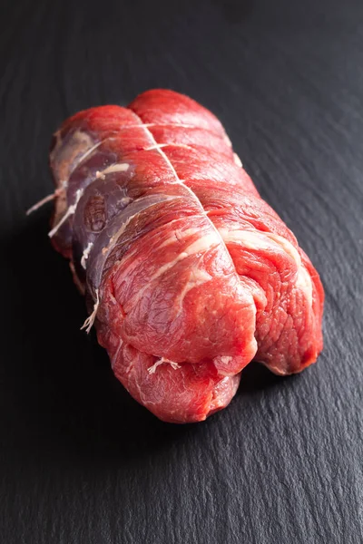 Concepto Alimentos Filete Crudo Carne Asada Pizarra Negra Con Espacio —  Fotos de Stock