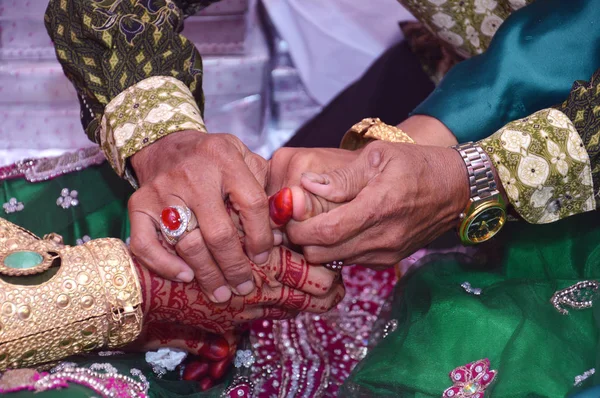 Mappasikarawai Traditional Wedding Ceremony Bugisnese Indonesia — стоковое фото