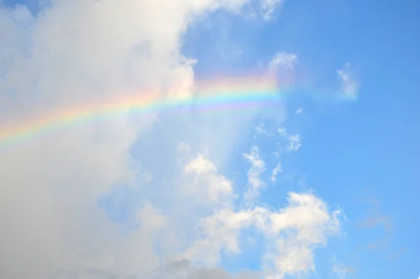 Gökkuşağı Gökyüzü Üzerinde Spctrum Renkleri — Stok fotoğraf