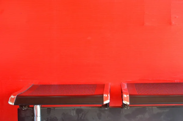 Empty Metal Bench Red Wall — Stock Photo, Image