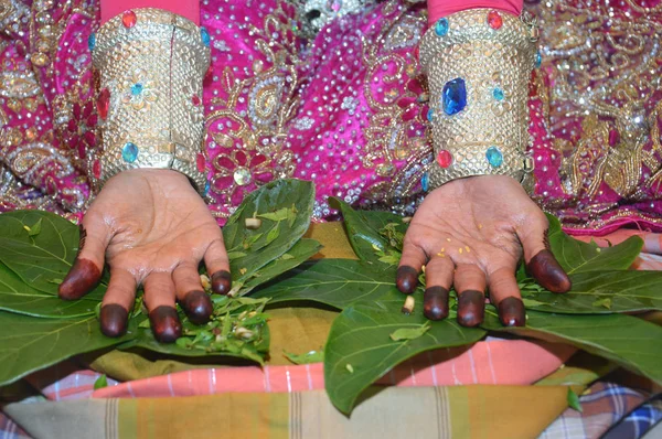 Mappacci Cerimônia Casamento Tradicional Bugisnese Indonésio Noiva Potencial Dia Anterior — Fotografia de Stock