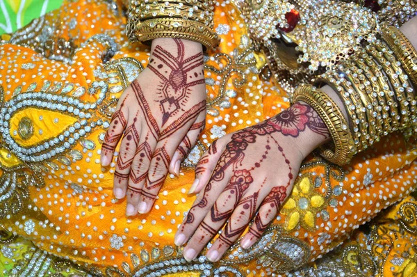 Henna Rękach Indonezyjski Ślubu Panna Młoda — Zdjęcie stockowe