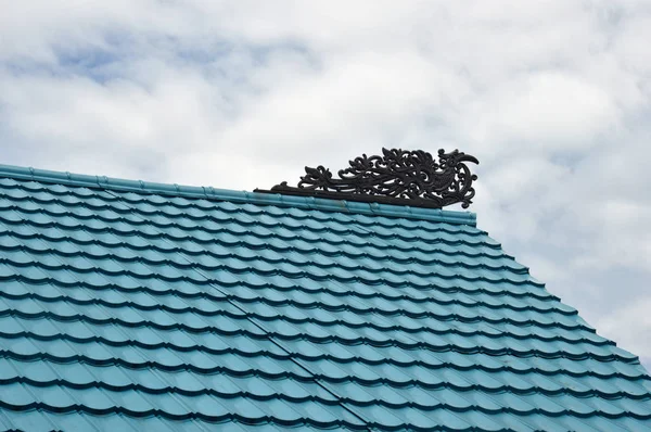 건물의 옥상에 보르네오 전통적인 — 스톡 사진