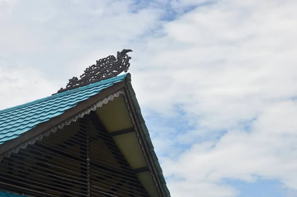 Borneo Tradycyjnych Plemiennych Rzeźby Dachu Budynków — Zdjęcie stockowe