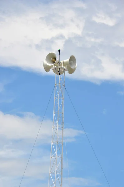 Four Metal Loudspeakers Sky — Stock Photo, Image