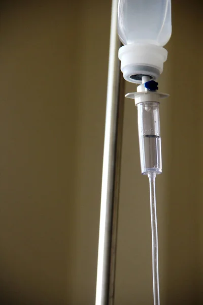 Yataklı Oda Hastanesi Infüzyon Şişesinde — Stok fotoğraf