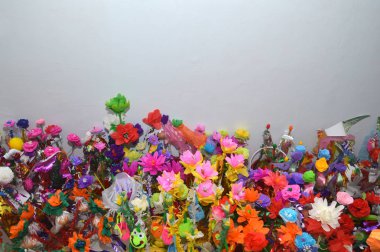 bir paket haşlanmış yumurta ve Peygamber Muhammed'in mawlid kutlama yapışkan pirinç