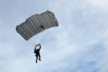 gökyüzünde skydiving cazibe