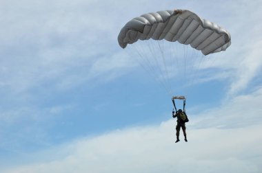 gökyüzünde skydiving cazibe