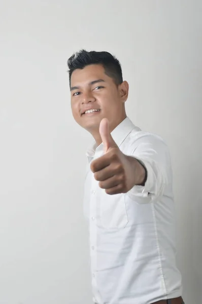 亚洲男性竖起大拇指 — 图库照片