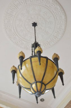 Tavanda güzel dekoratif aydınlatma