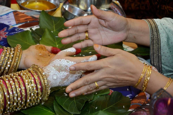 Mappacci Cerimônia Casamento Tradicional Bugisnese Indonésio Noiva Potencial Dia Anterior — Fotografia de Stock