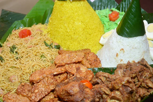 Nasi Tumpeng Traditional Javanese Food Complete Food Side Dishes — Stock Photo, Image