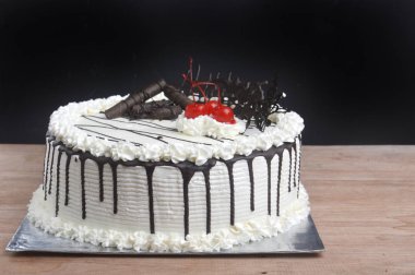 Tahta masada doğum günü pastası