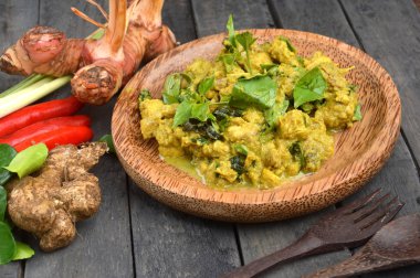 Ayam rica-Rika, özel baharat baharatlı tavuk Manado Endonezya mutfağından